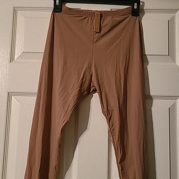 Skims Soft Smooth Leggings - Picture 4 of 6